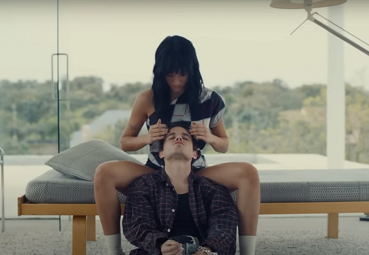 Así suena el nuevo disco de Sen Senra, homenaje a la emigración, con una colaboración con Aitana