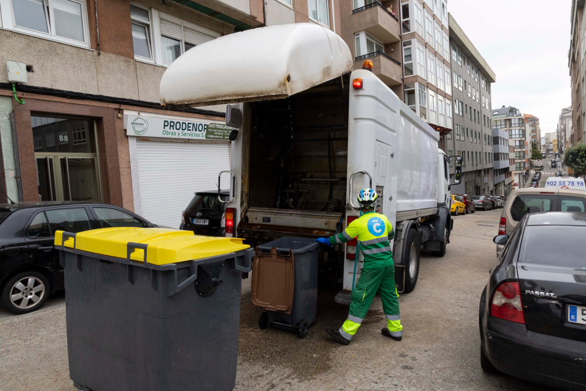 Camiu00f3n basura coruu00f1a