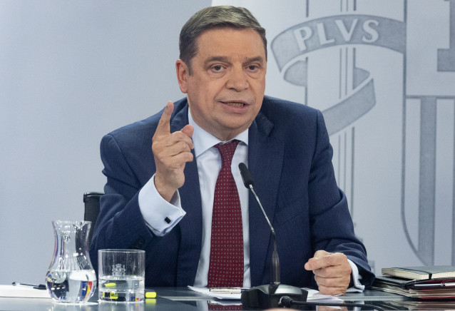 Archivo - El ministro de Agricultura, Pesca y Alimentación, Luis Planas, durante una rueda de prensa posterior a la reunión del Consejo de Ministros, en el Palacio de La Moncloa, a 9 de enero de 2024, en Madrid (España).  (Foto de archivo).