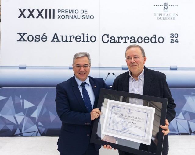 O presidente da Deputación de Ourense, Luis Menor, preside o acto de entrega do Premio de Xornalismo Xosé Aurelio Carracedo a Luis Álvarez Pousa