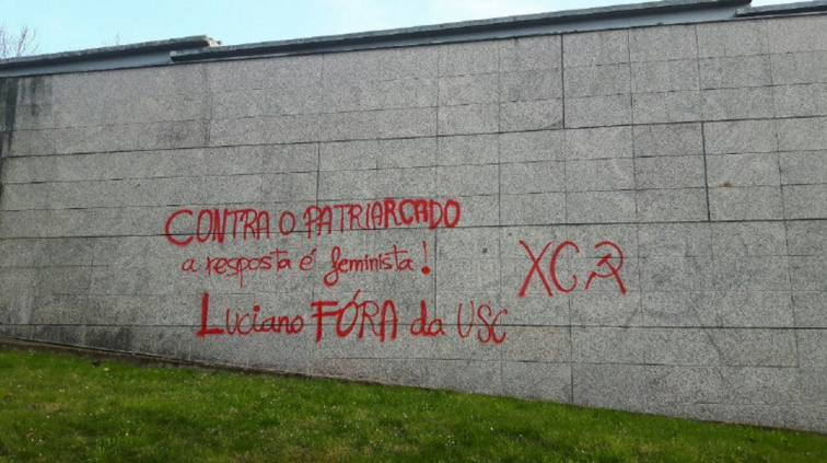 A USC abre expediente disciplinario ao grupo que protestou contra os comentarios machistas dun profesor