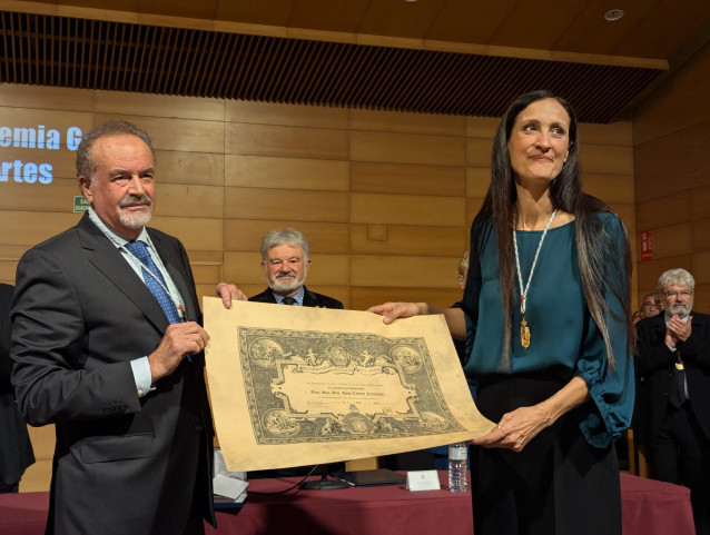 Rosa Cedrón ingresa como académica numeraria la Real Academia Galega de Belas Artes.