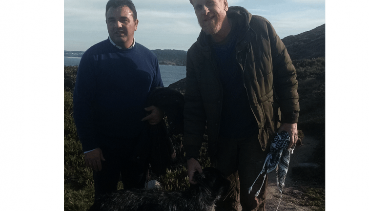 Milagro en Navidad: Bico, el perro rescatado por el alcalde del PP y el portavoz de Podemos Laxe