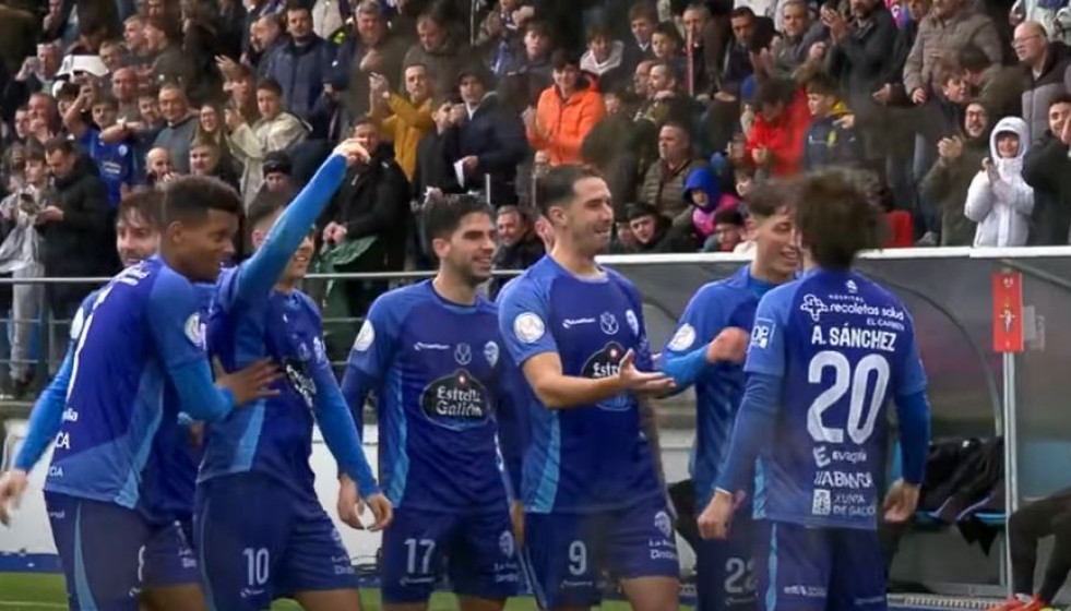Los jugadores del Ourense celebran el 3 2 frente al Valladolid en Copa del Rey
