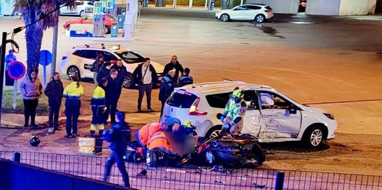 Muere un repartidor de Glovo al chocar contra un taxi en Rubiáns, Vilagarcía de Arousa