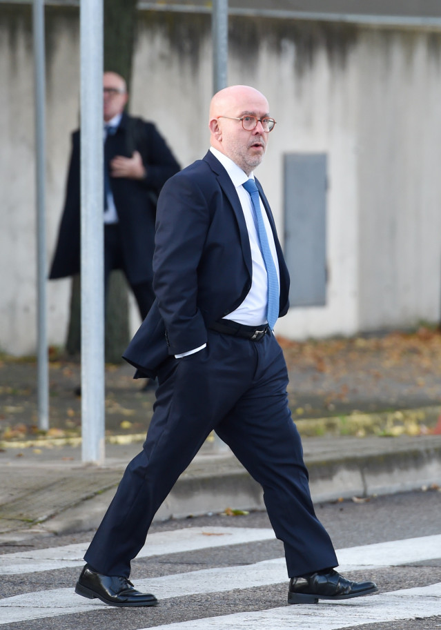 Archivo - El abogado, Gonzalo Boye, a su llegada a la Audiencia Nacional, a 18 de noviembre de 2024, en San Fernando de Henares, Madrid (España). La Audiencia Nacional (AN) juzga al abogado del expresidente catalán Carles Puigdemont, Gonzalo Boye, por un