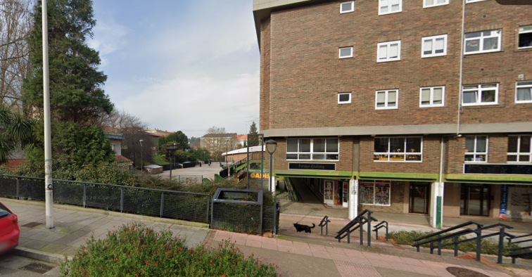 Encuentran el cuerpo sin vida de una mujer en la fuente de la Praza de Salvador de Madariaga, A Coruña