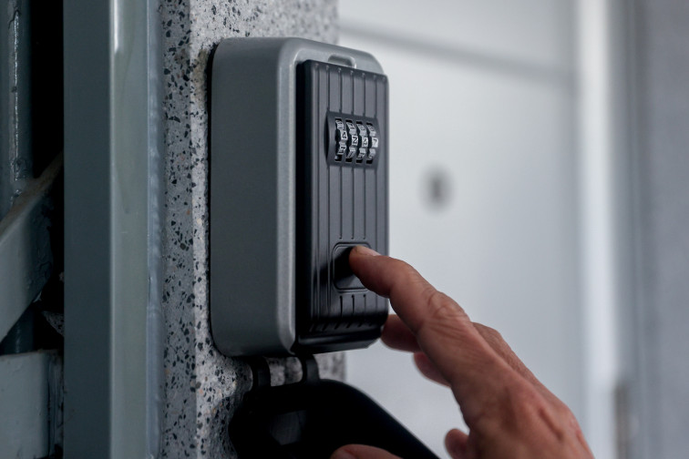 ¿Hay 9.000 pisos turísticos en Galicia que se publicitan sin cumplir las normas? Consumo estima que sí