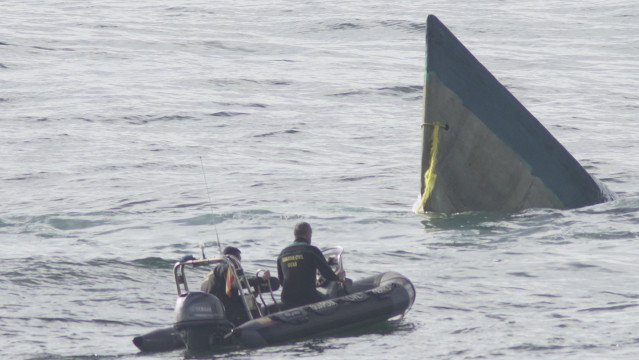 El narcosubmarino localizado en la Costa de A Morte, en el momento de su hundimiento
