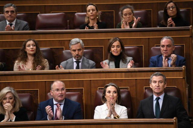 Archivo - (I-D) El portavoz del PP en el Congreso, Miguel Tellado; la secretaria generla del PP, Cuca Gamarra y el presidente del PP, Alberto Núñez Feijóo, durante una sesión de control al Gobierno en el Congreso de los Diputados, a 11 de diciembre de 202