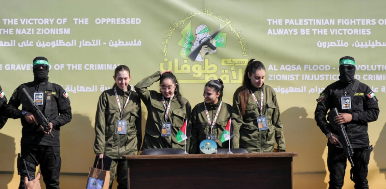 Segunda entrega, Hamas entrega 4 rehenes a la Cruz Roja en una ceremonia multitudinaria en Gaza