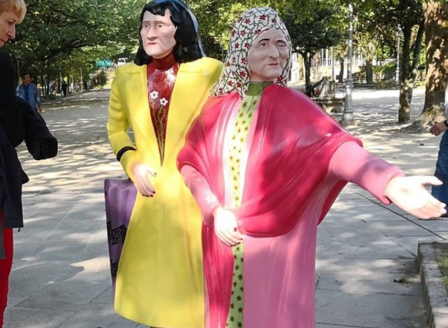 Escultura de las Dos Marías en la Alameda de Santiago.