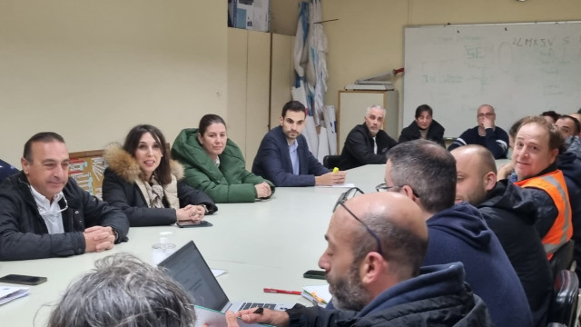 La conselleira de Economía, María Jesús Lorenzana, se reúne con el comité de empresa de Alcoa