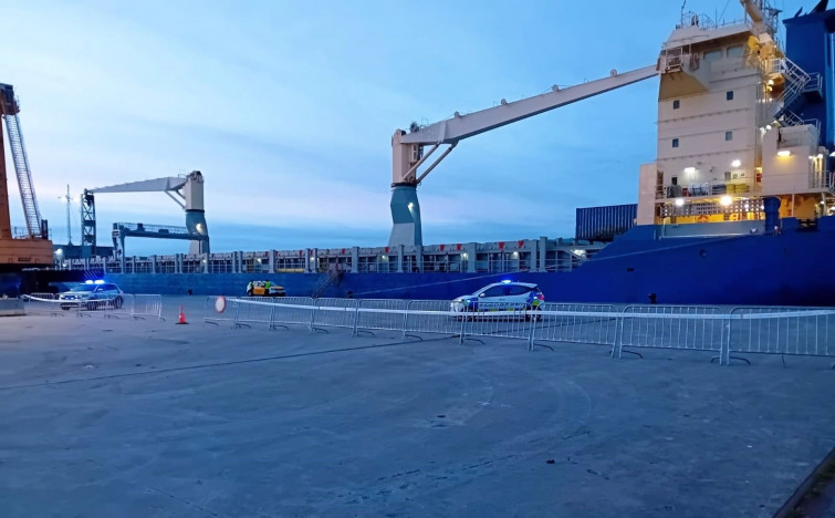 Un buque con munición se refugia en Vigo desde hace una semana tras sufrir un 