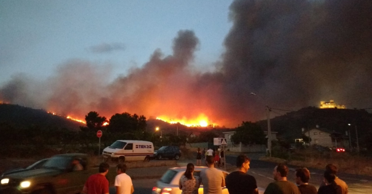 ​Sigue activo el incendio de Entrimo tras quemar 2.800 hectáreas