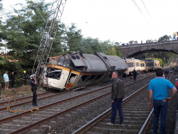 Catro falecidos e 47 feridos ao descarrilar un tren no Porriño