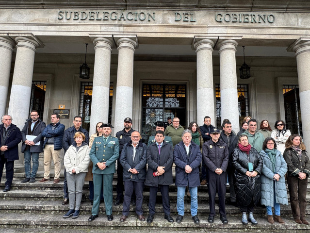 Minuto de silencio en Cuntis en repulsa del crimen machista de Benalmádena