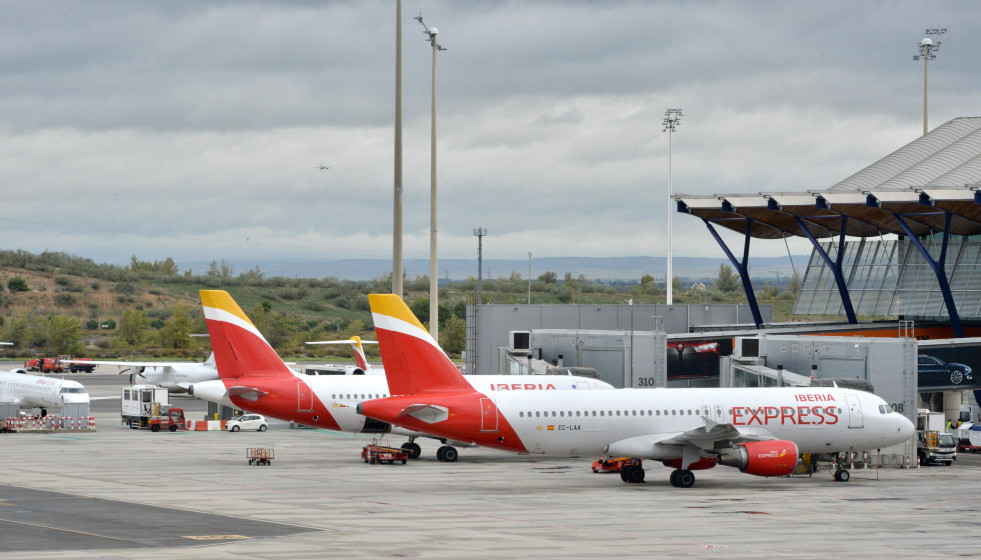 Archivo - Aviones de Iberia Express.