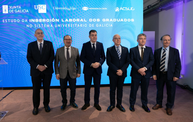 De izda a dcha: el rector de la UVigo, Manuel Reigosa, el de la USC, Antonio López, el conselleiro de Educación, Román Rodríguez, el presidente de la Acsug, Juan José Nieto, el rector de la UDC, Ricardo Cao, y el director de la Acsug, Eduardo López.