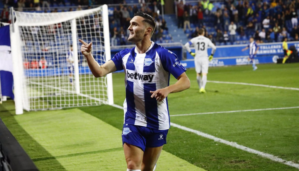 Lucas pérez alavés