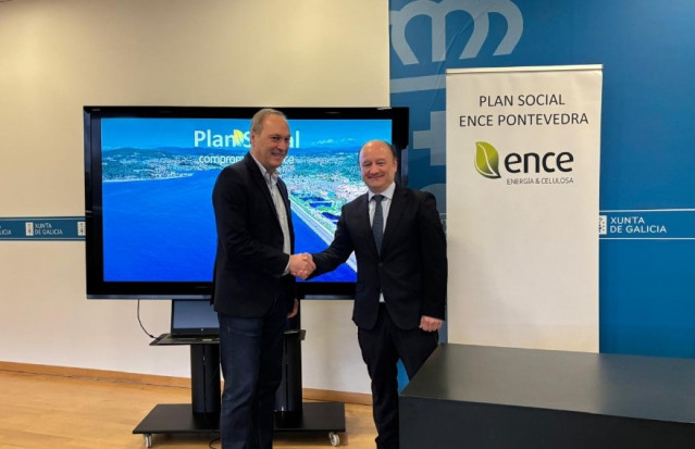 El delegado de la Xunta en Pontevedra, Agustín Reguera, y el delegado territorial de Ence en Galicia, Antonio Casal.