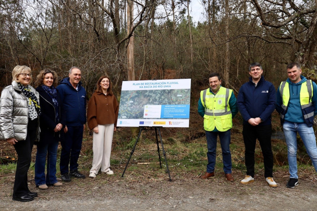 La conselleira de Medio Ambiente e Cambio Climático, Ángeles Vázquez, visita la zona del río Gallo