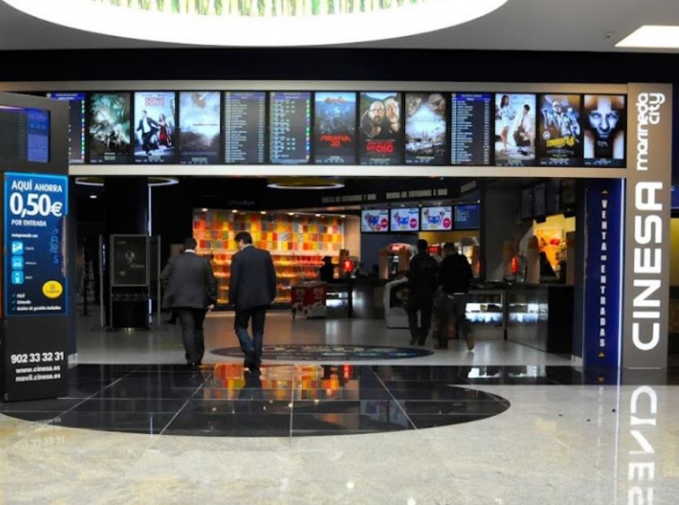 ¿Se puede llevar comida al cine de Marineda en A Coruña? Facua denuncia a Cinesa