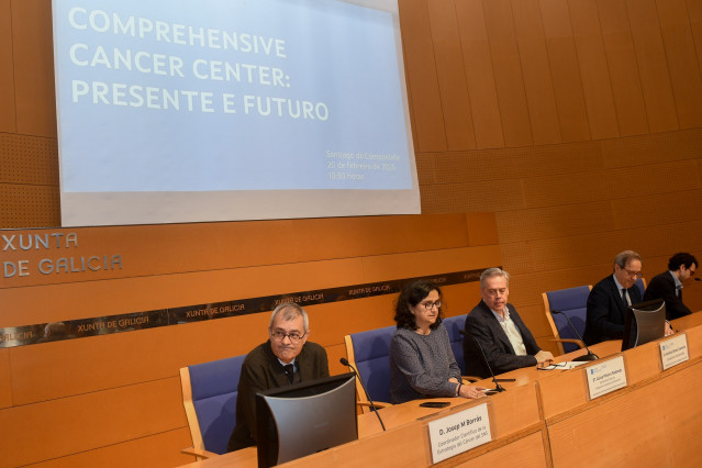 El conselleiro de Sanidade, Antonio Gómez Caamaño, participa en la jornada Comprehensive Cancer Center: presente y futuro, que se celebra en la Consellería de Sanidade.