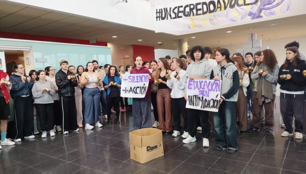 Protesta de estudiantes de la Escuela de Arte Dramático de Galicia, demandando espacios 