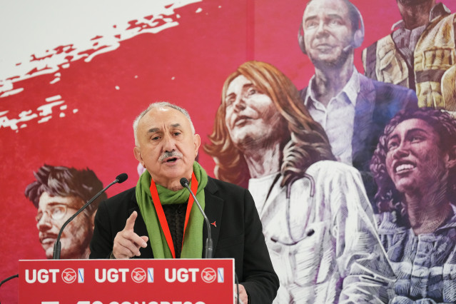 El secretario general de UGT, Pepe Álvarez, interviene durante a la clausura del 14º Congreso UGT Galicia, a 27 de febrero de 2025, en Santiago de Compostela, A Coruña, Galicia (España). UGT Galicia celebró ayer y hoy su 14º Congreso Nacional. Durante el