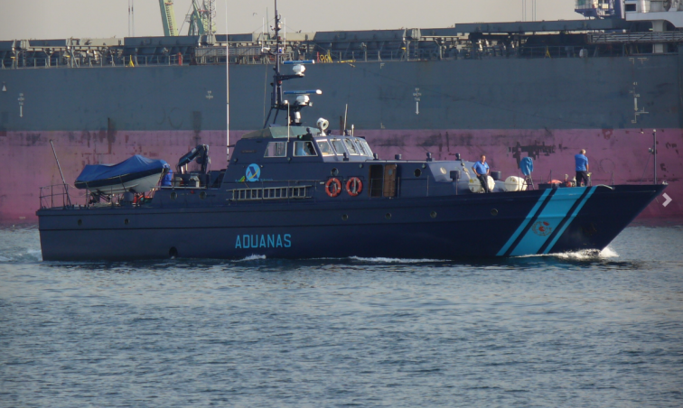 Aduanas tiene que combatir la avalancha de desembarcos de 'fariña' con lanchas viejas, de hasta 41 años