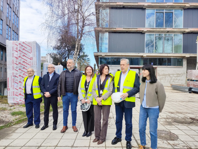 Visita de los conselleiros de Sanidade, Antonio Gómez Caamaño, y de Vivenda e Planificación de Infraestruturas, María Martínez Allegue, a las obras del CIS Olimpia Valencia de Vigo.