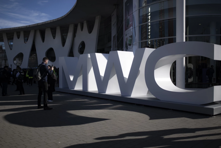 El MWC arranca el lunes con el reto de superar los 101.000 visitantes y la IA en el centro