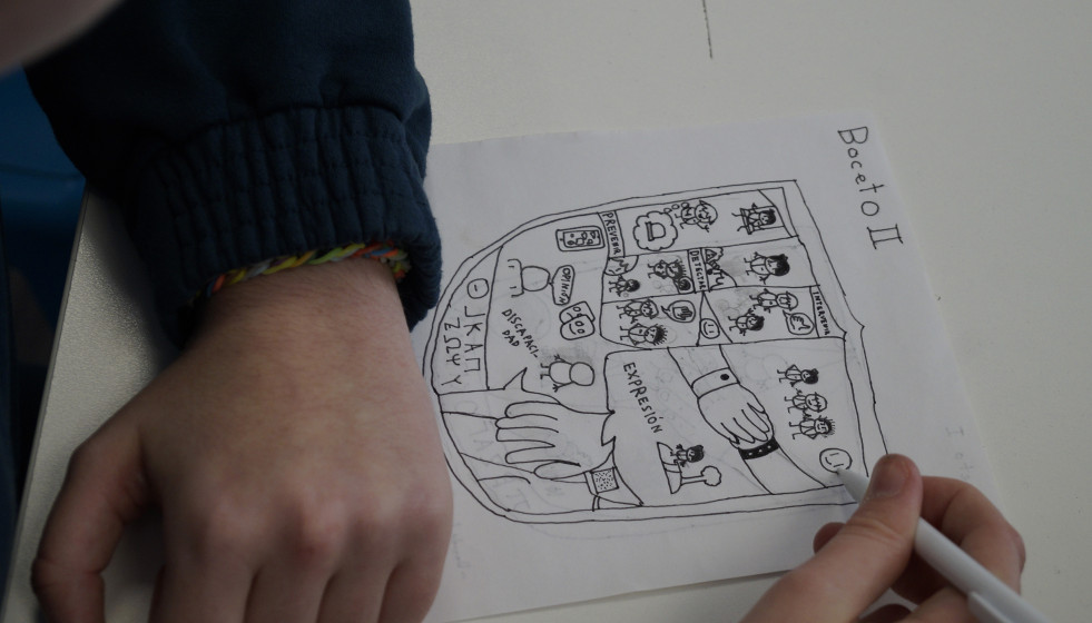 Actividad del programa de lucha contra la soledad no deseada en una foto de la ONCE