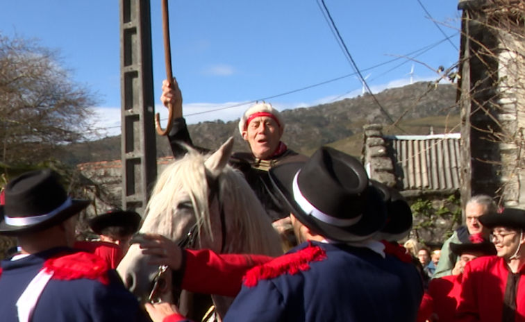 Desfiles de carnaval y entierro de la sardina en la recta final del entroido (vídeo)