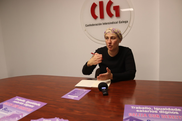 Ester Mariño, secretaria da Muller de CIG-Vigo, presenta los actos con motivo del 8M.