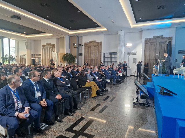 Imagen de la apertura del evento de las cámaras de comercio.