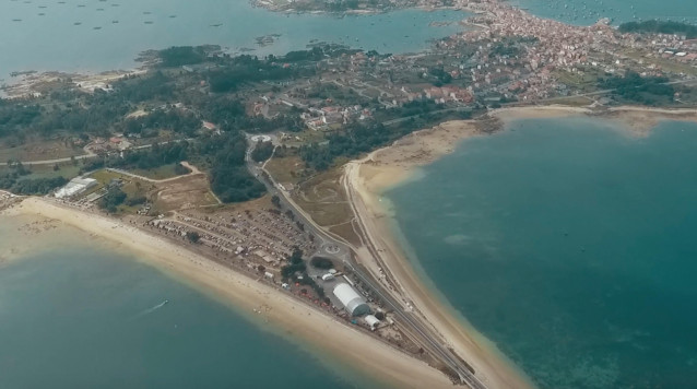 Archivo - Imagen aérea de A Illa de Arousa durante la celebración del Atlantic Fest