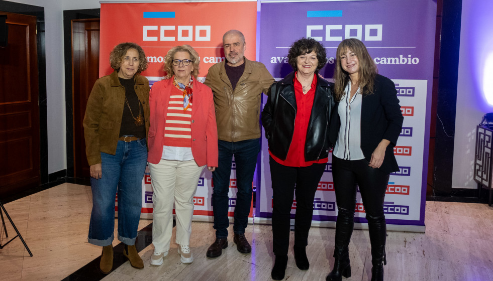 (I-D) La secretaria general de CCOO de Galicia, Amelia Pérez, la sindicalista Pilar Tellado, el secretario general de CCOO, Unai Sordo, la maestra, escritora y activista, Ánxela Loureiro, y la filó