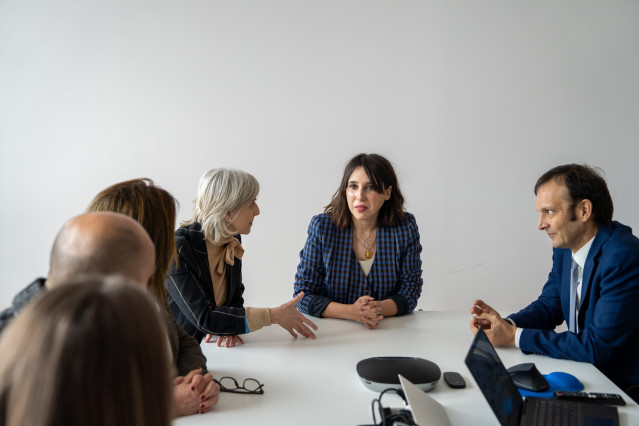 La conselleira de Economía e Industria, Maria Jesús Lorenzana, visita las instalaciones de CZ Vaccines en O Porriño (Pontevedra).
