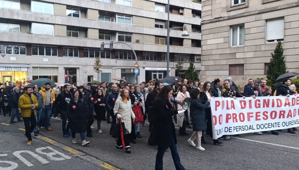 Profesores salen a la calle en Ourense contra el 