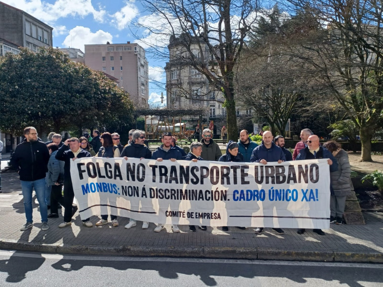 Sigue el tira y afloja entre Monbus y los trabajadores del transporte urbano de Santiago, todavía sin acuerdo
