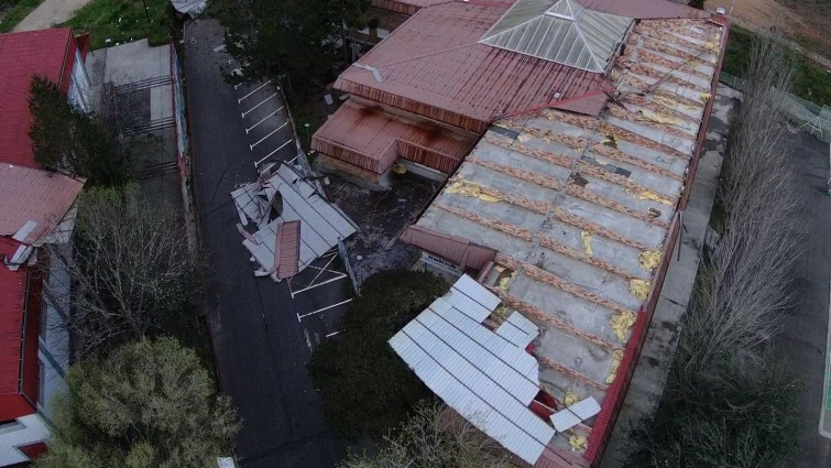 El temporal Martinho deja dos heridos en Cangas y Tomiño con vientos de 166 km/h que levantan tejados