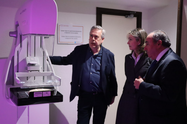 El conselleiro de Sanidade, Antonio Gómez Caamaño, visita el hospital de Monforte (Lugo).