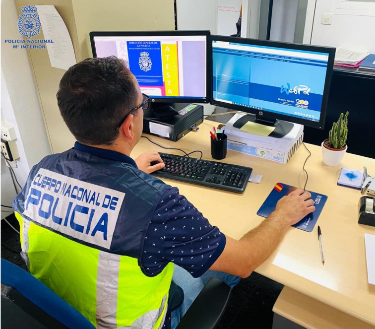 Falsa sargento americana tima 300.000 € a septuagenario, dos detenidos en A Coruña