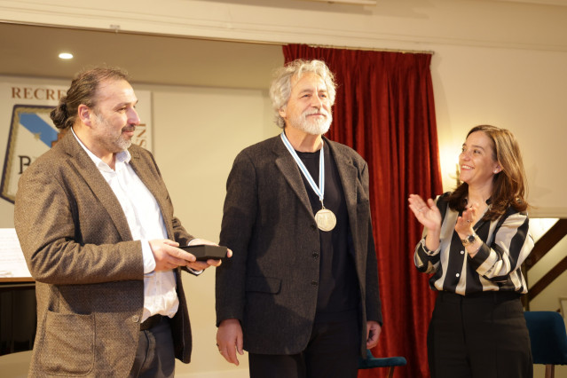 Reconocimiento a Manuel Rivas del Circo de Artesanos