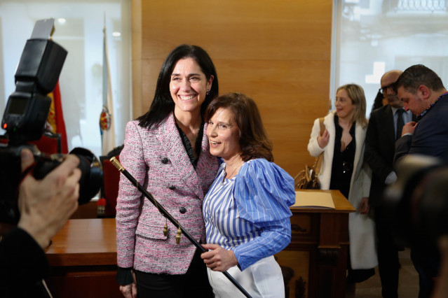 La nueva alcaldesa de Viveiro, Mariña Gueimunde, con la secretaria general del PPdeG, Paula Prado.