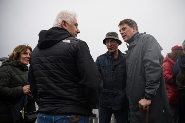 El secretario xeral del PSdeG, José Ramón Gómez Besteiro, en la manifestación contra Altri y la mina de Touro-O Pino. En A Pobra do Caramiñal. A 22 de marzo de 2025.