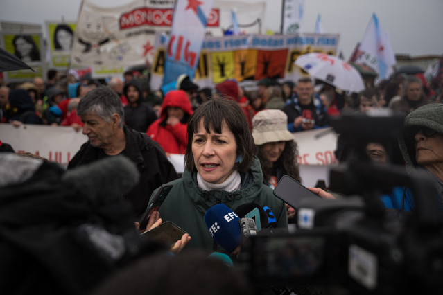 La portavoz nacional del BNG, Ana Pontón, en la manifestación contra Altri y la mina de Touro-O Pino. En A Pobra (A Coruña). A 22 de marzo de 2025.