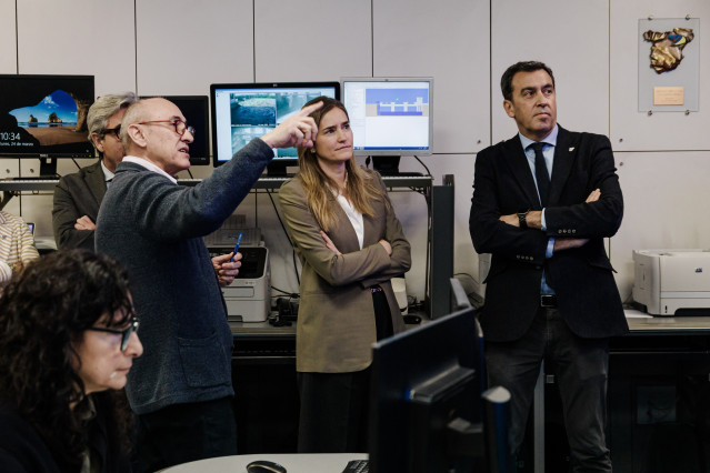 La vicepresidenta tercera y ministra para la Transición Ecológica, Sara Aagesen, y el presidente de la Confederación Hidrográfica del Tajo, Antonio Yáñez Cidad, a 24 de marzo de 2025, en Madrid (España).